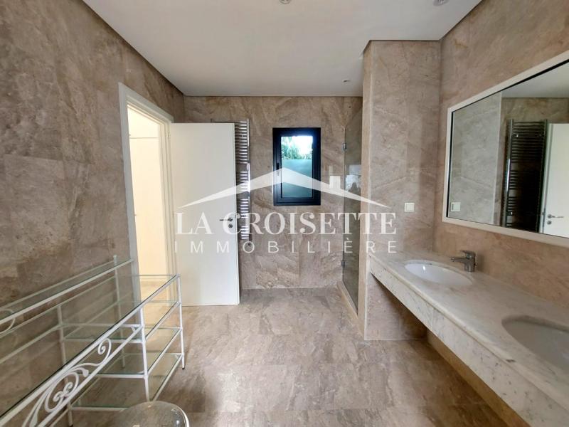 Villa S+3 avec piscine à Gammarth